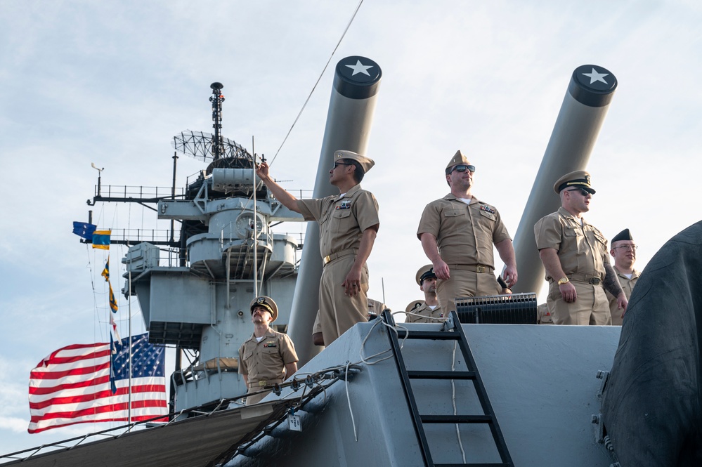 Sailors with USS John Basilone (DDG 122) visit USS New Jersey