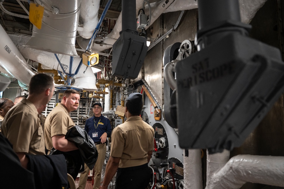 Sailors with USS John Basilone (DDG 122) visit USS New Jersey