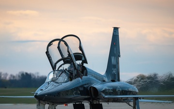 B-2 pilots supplement flight hours with T-38 aircraft