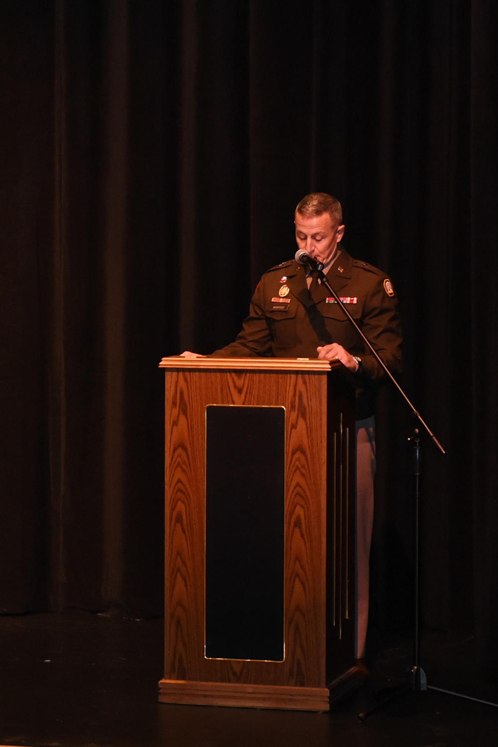 La. Guard holds retirement ceremony for distinguished colonel at Belle Chasse Academy 