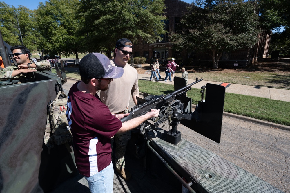 Special Boat Team 22 visits Mississippi State University