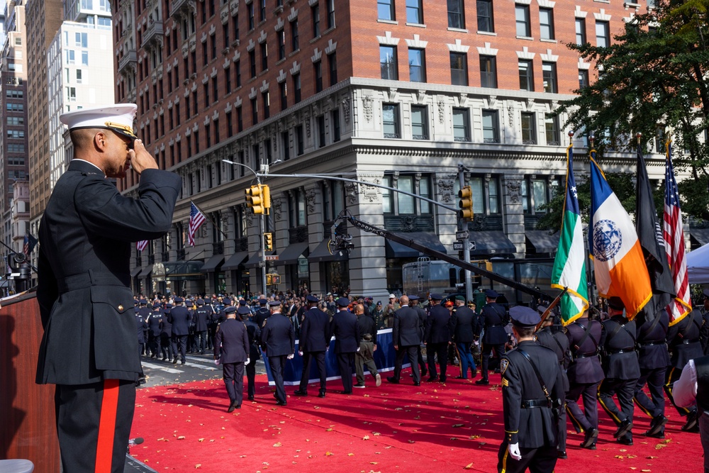 II MEF Commanding General Attends New York City Veterans Day Parade