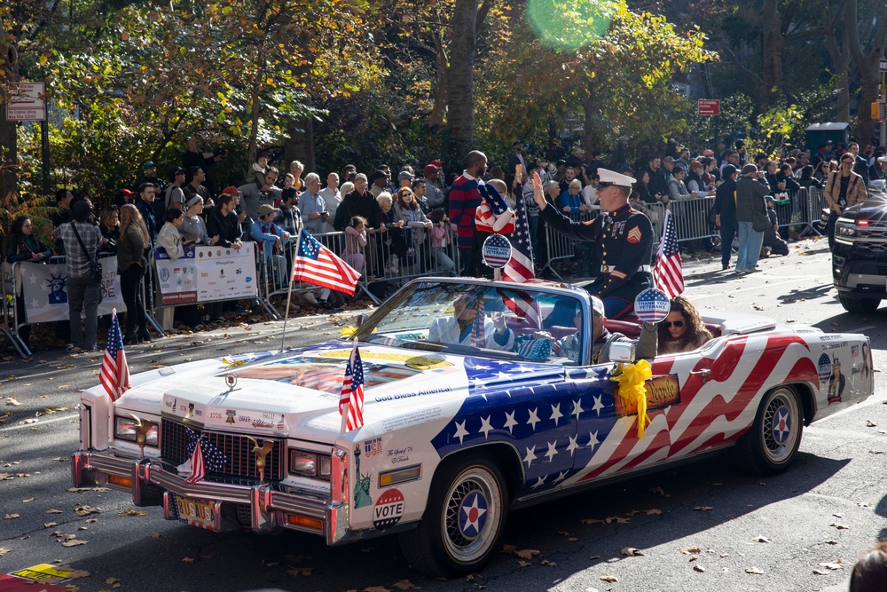 II MEF Commanding General Attends New York City Veterans Day Parade