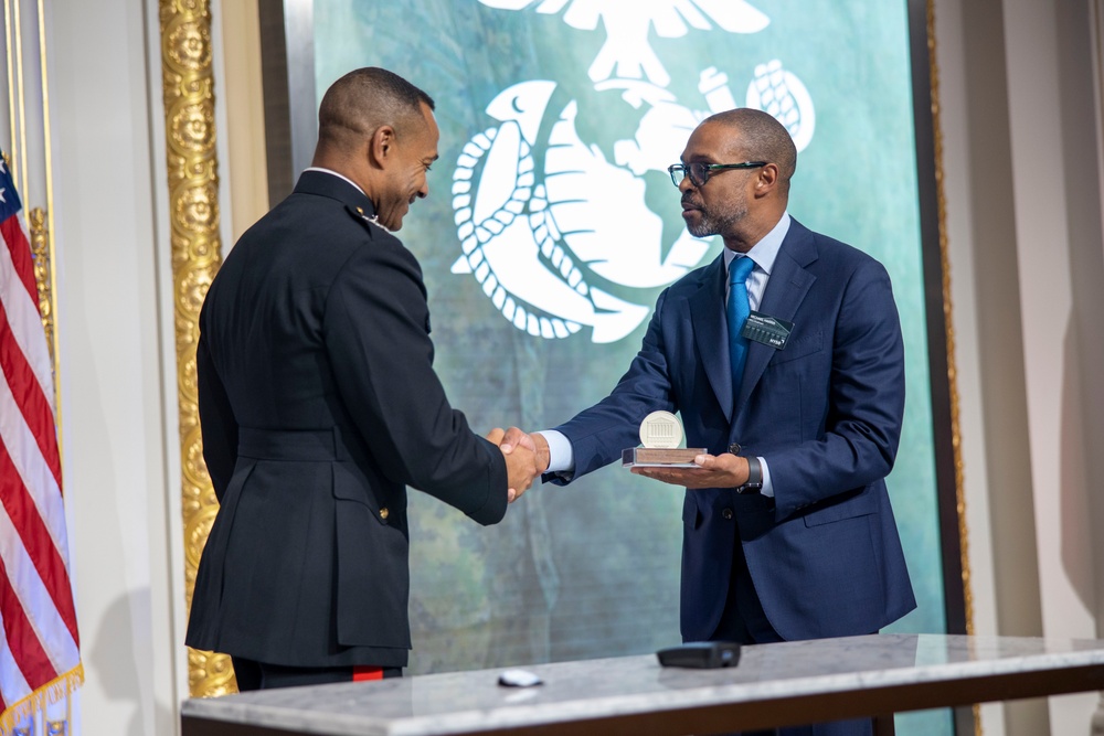 II MEF Commanding General Visits New York Stock Exchange