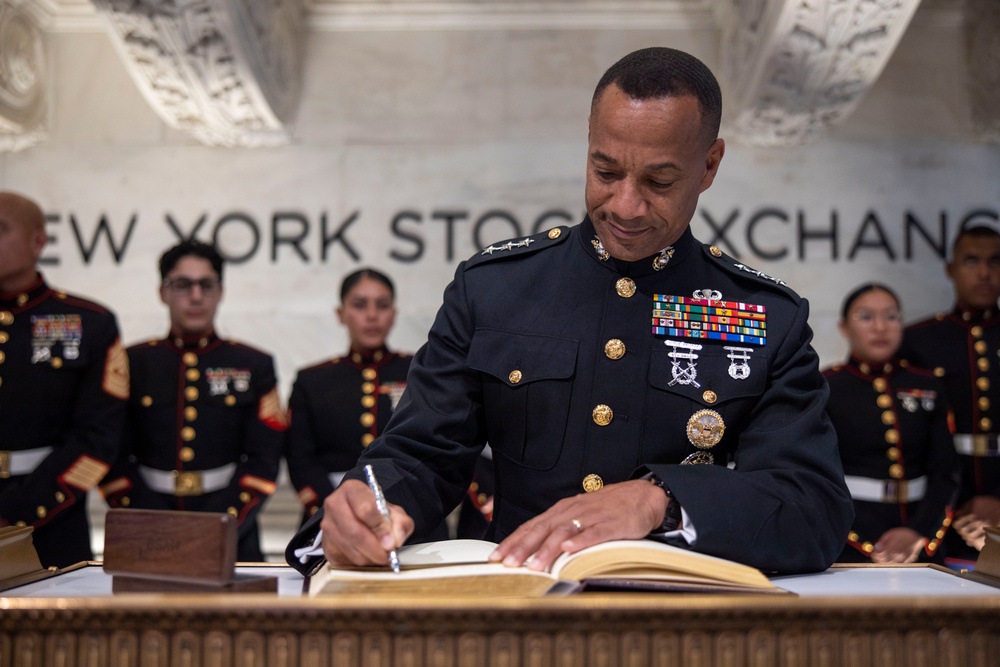 II MEF Commanding General Visits New York Stock Exchange