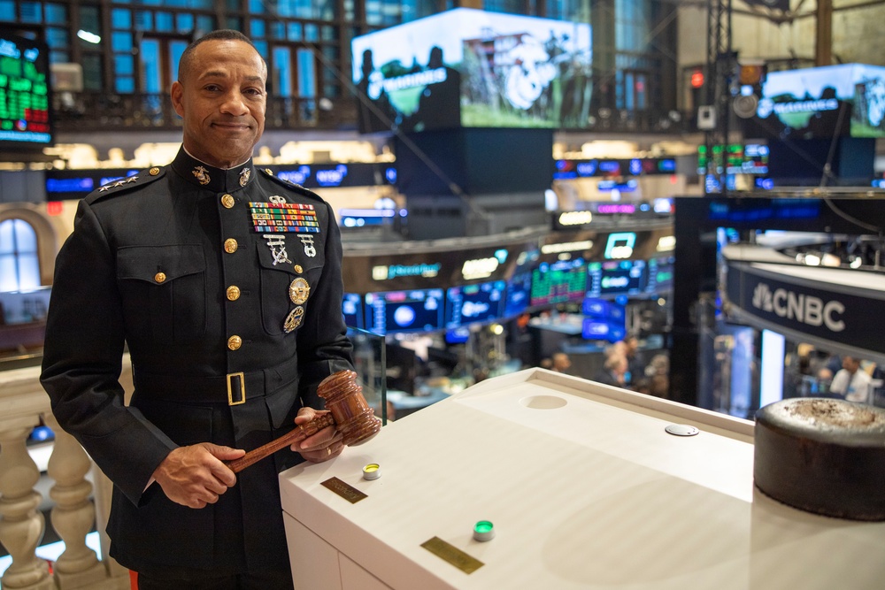 II MEF Commanding General Visits New York Stock Exchange