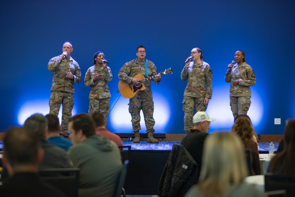 Hoosier Guardsmen provide entertainment for Veterans Day breakfast hosted by Indianapolis Colts