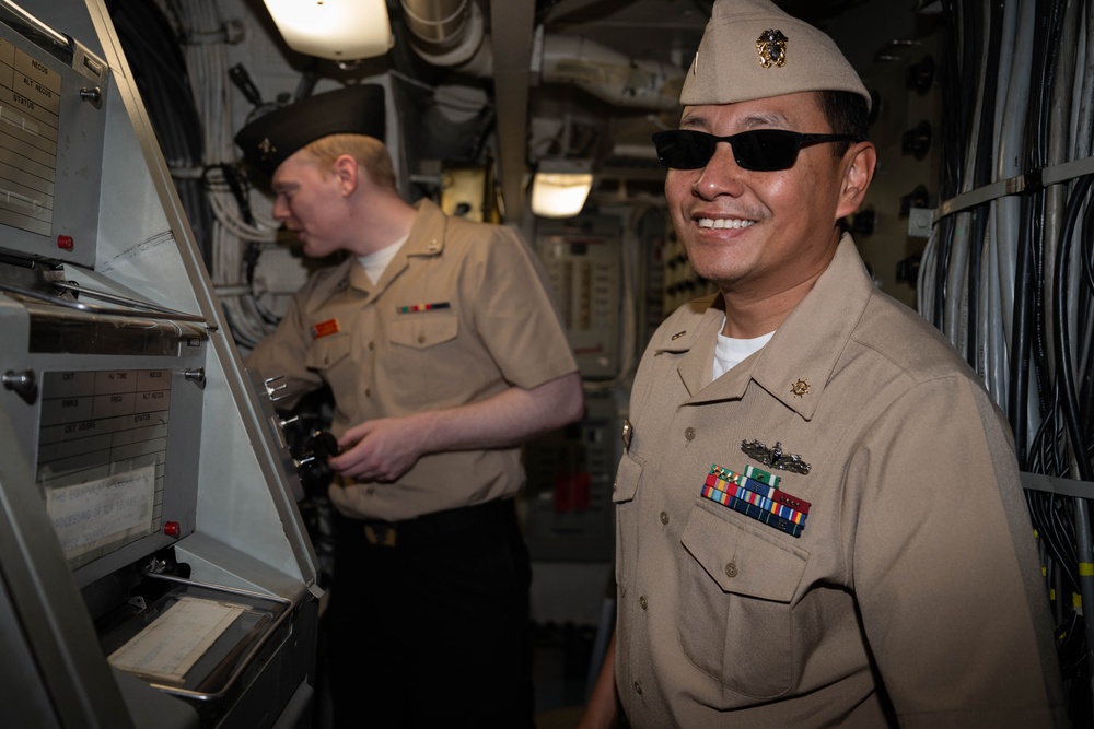 Sailors with USS Basilone DDG 122 Tour USS New Jersey