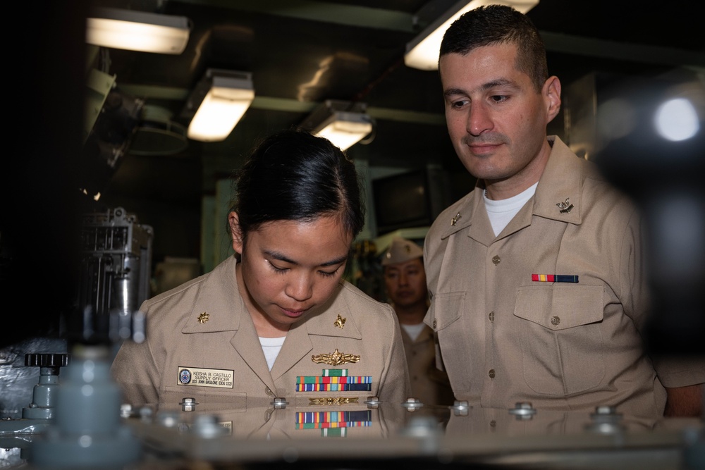 Sailors with USS Basilone DDG 122 Tour USS New Jersey