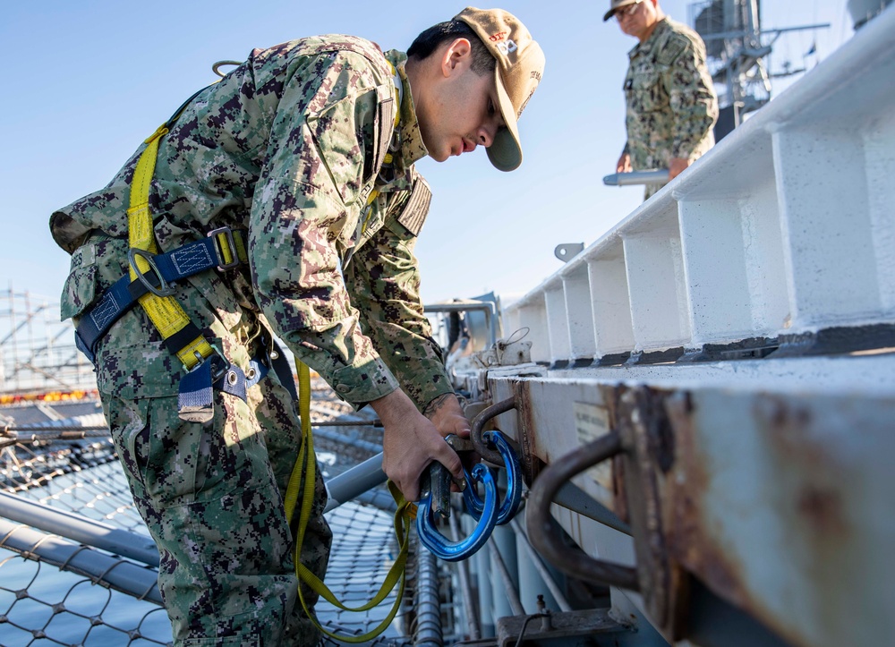 Makin Island Flight Deck Maintenance