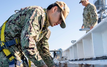 Makin Island Flight Deck Maintenance