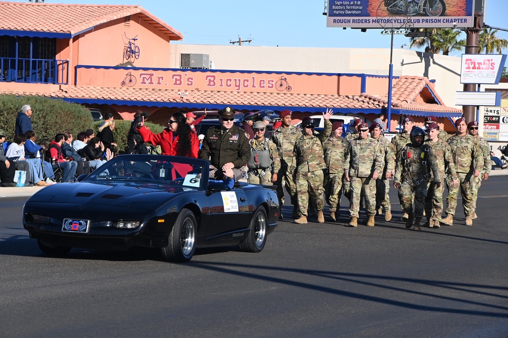 U.S. Army Yuma Proving Ground Soldiers get warm Veterans Day reception from parade crowds