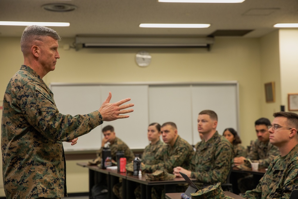 Commanding General Visits Staff Non-Commissioned Officer Academy