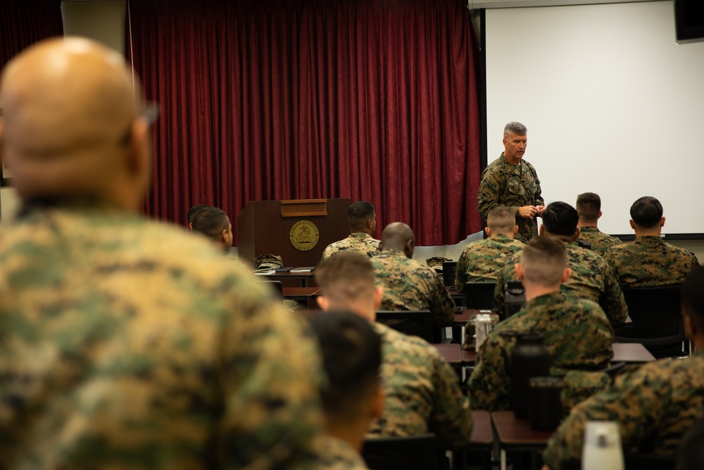 Commanding General Visits Staff Non-Commissioned Officer Academy