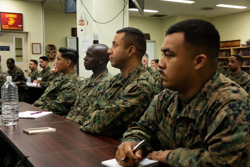 Commanding General Visits Staff Non-Commissioned Officer Academy