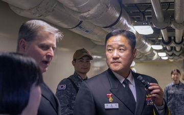 Vice Adm. Kacher visits ROKS Marado