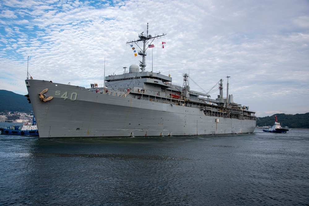 USS Frank Cable Departs Sasebo, Japan