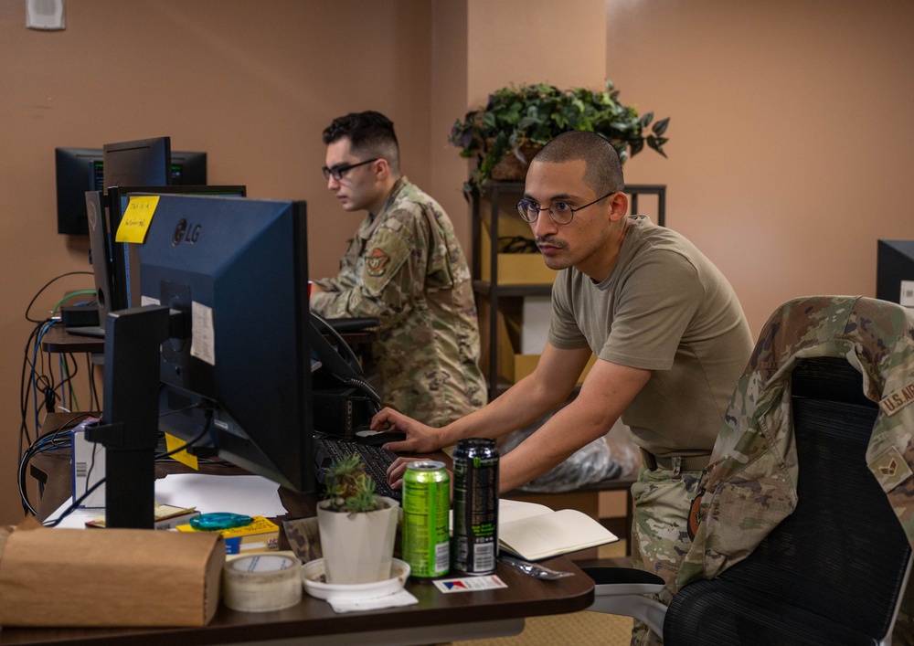 18WG practices ops under simulated network outage