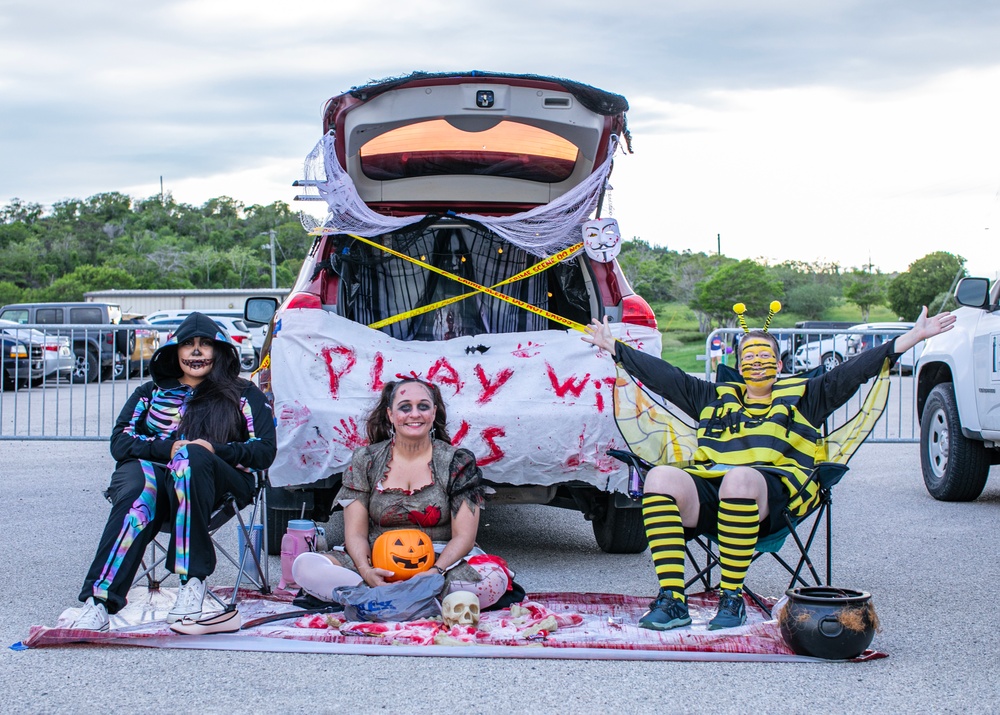 NSGB MWR Hosts Truck-or-Treat