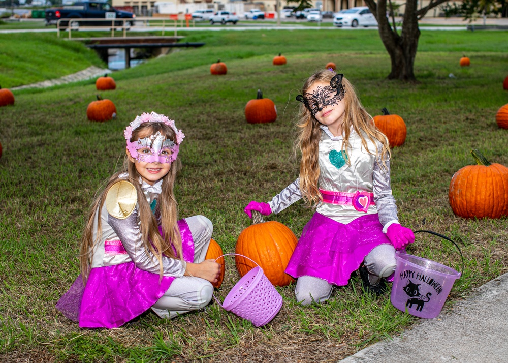 NSGB MWR Hosts Truck-or-Treat