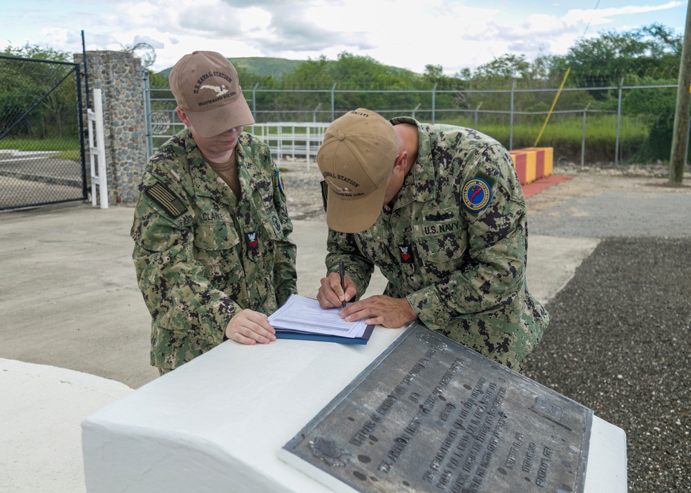 GM1 Mota Reenlists at NE Gate