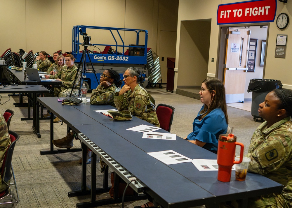 Arkansas Guardsmen Discuss Self-Assessment And Leadership