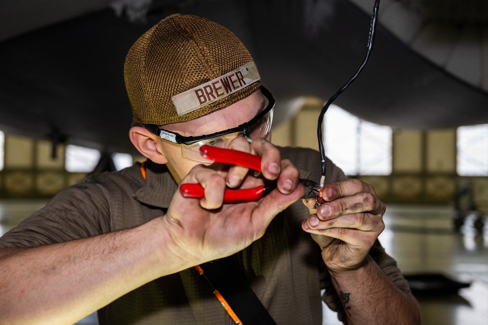 62d MXG Airmen replace C-17 main landing gear axle