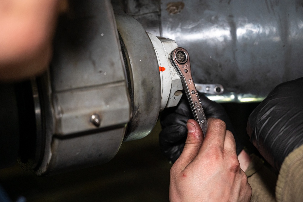 62d MXG Airmen replace C-17 main landing gear axle