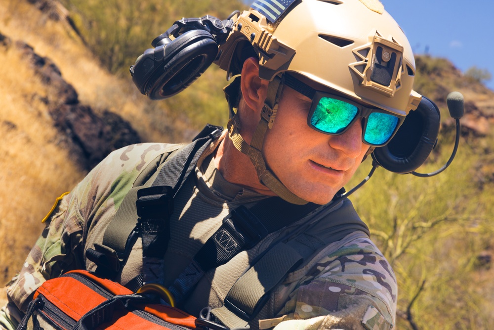 Arizona National Guard Soldiers Conduct Hoist Operations Training with MCSO