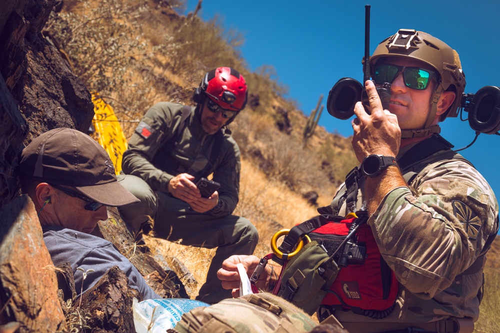 Arizona National Guard Soldiers Conduct Hoist Operations Training with MCSO