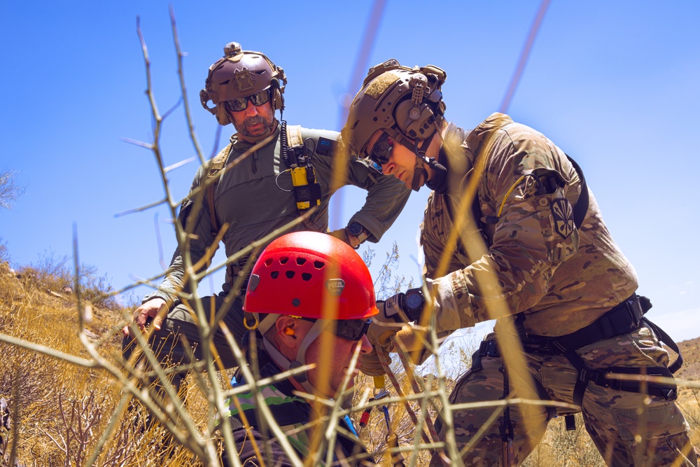 Arizona National Guard Soldiers Conduct Hoist Operations Training with MCSO