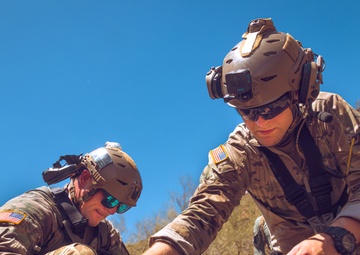 Arizona National Guard Soldiers Conduct Hoist Operations Training with MCSO
