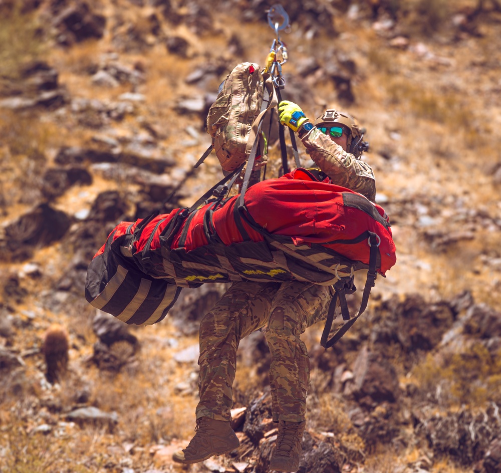 Arizona National Guard Soldiers Conduct Hoist Operations Training with MCSO