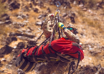 Arizona National Guard Soldiers Conduct Hoist Operations Training with MCSO