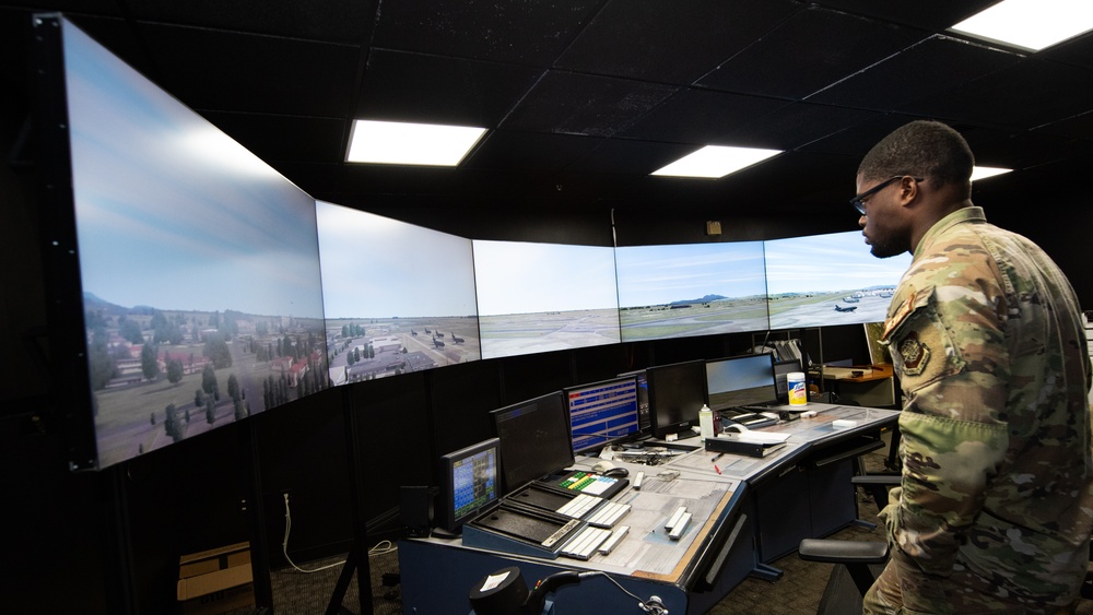 Navigating the skies with Travis air traffic controllers