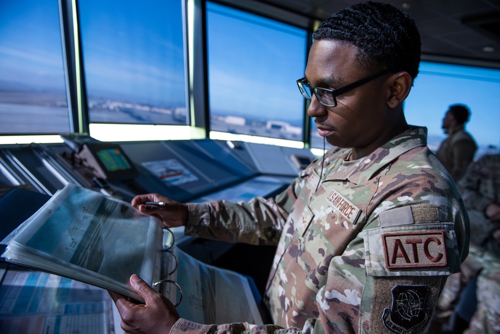 Navigating the skies with Travis air traffic controllers