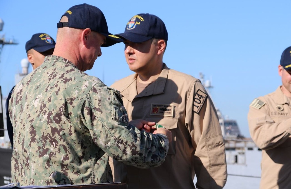 Surface Forces Awards USS Sterett CNSP Surface Warfare Officer of the Year [Image 2 of 2]