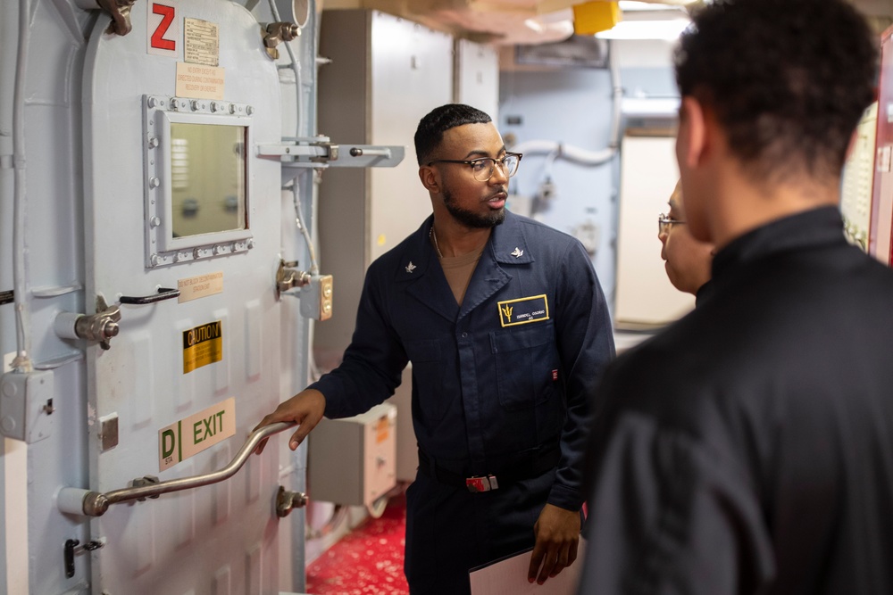 Sailors conduct Damage Control Training