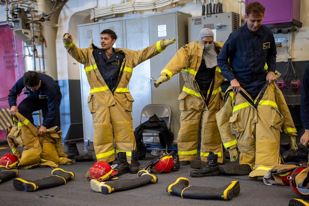 Sailors conduct Damage Control Training