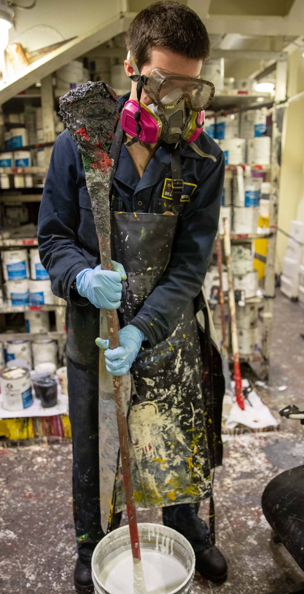 USS George Washington Sailors issue paint