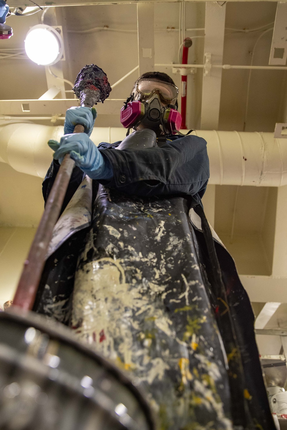 USS George Washington Sailors issue paint