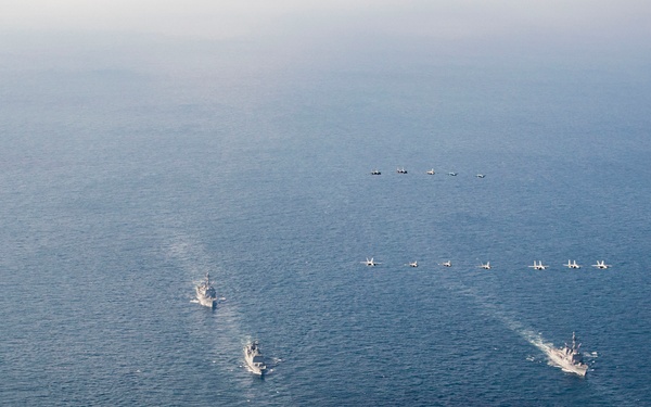 USS George Washington steams in formation with JMSDF, ROK-N during Freedom Edge 2024