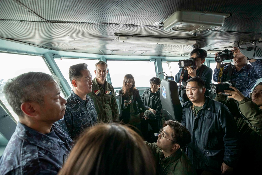 U.S. Ambassador to Japan and C7F embark aboard USS George Washington during Freedom Edge 2024