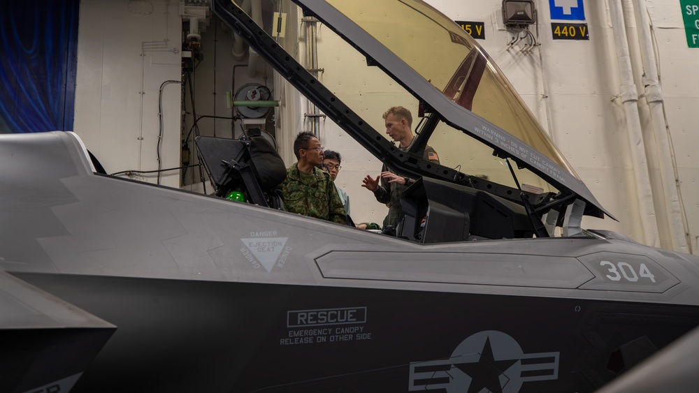 USS George Washington welcomes distinguished visitors