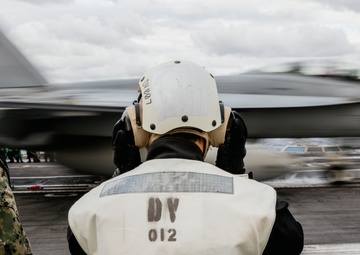 Mayor of Iwakuni embarks aboard USS George Washington