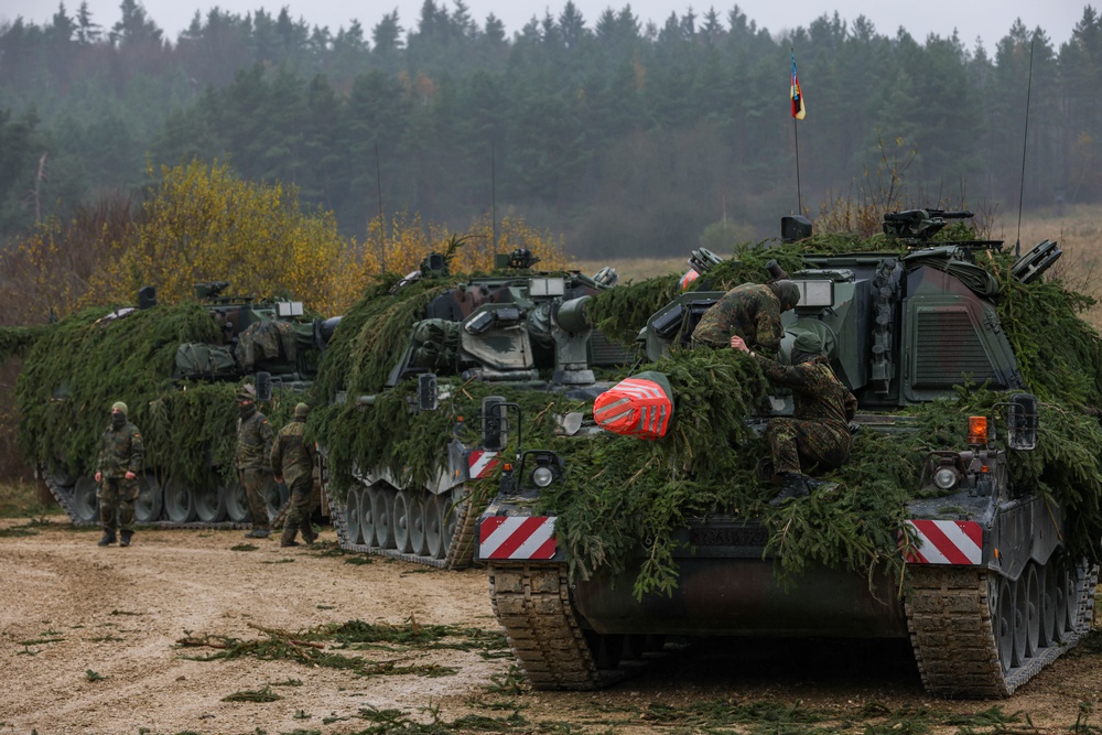 German Army camouflages Panzerhaubitze 2000 self-propelled howitzers during Dynamic Front 25