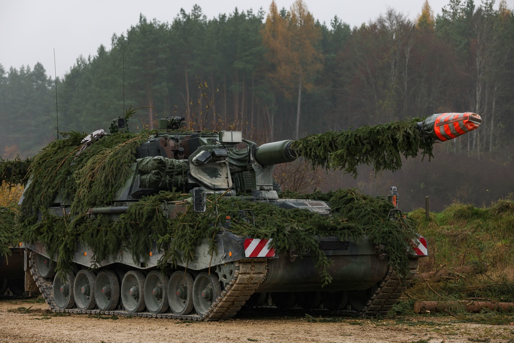 German Army camouflages Panzerhaubitze 2000 self-propelled howitzers during Dynamic Front 25