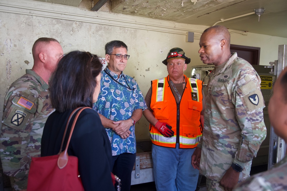 DCG Visits USAG hawai'i