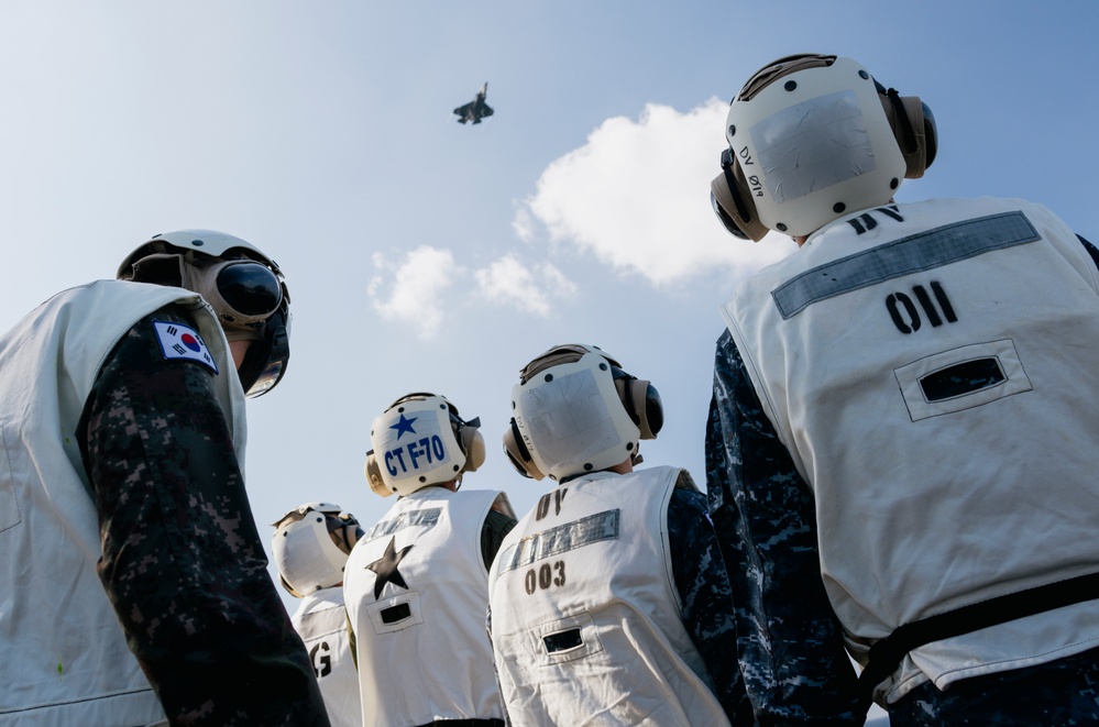 USS George Washington steams in formation with JMSDF, ROK-N during Freedom Edge 2024