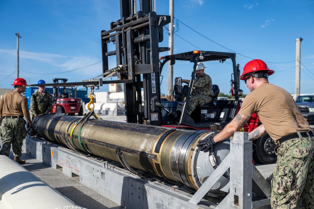 USS Springfield onloads Tomahawks